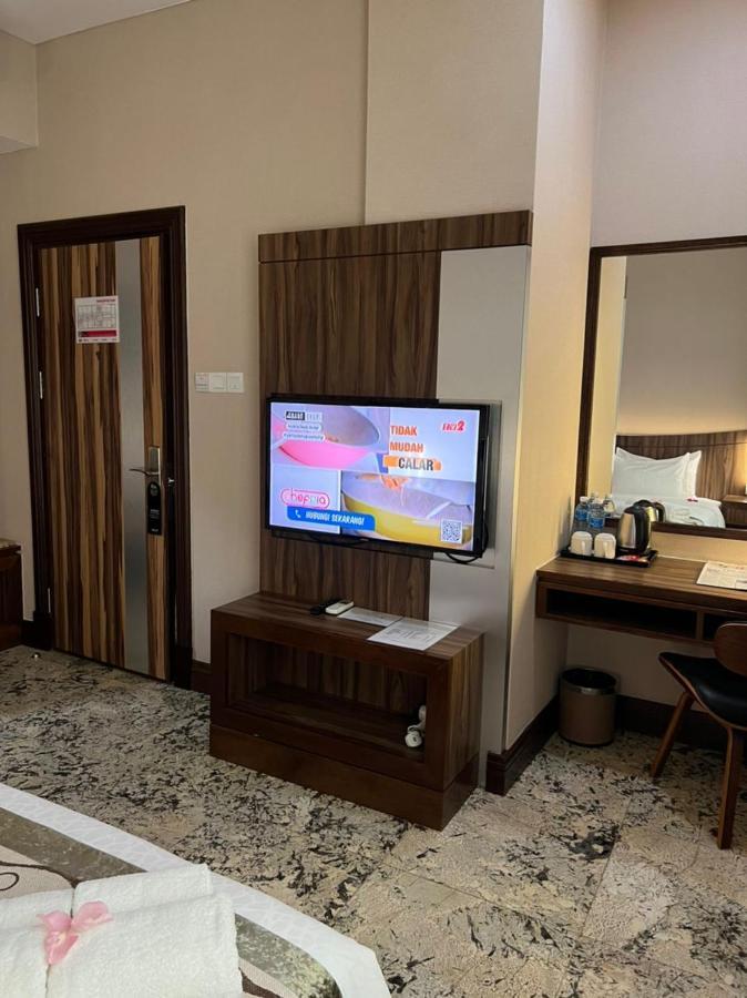 Nova Hotel Miri Esterno foto