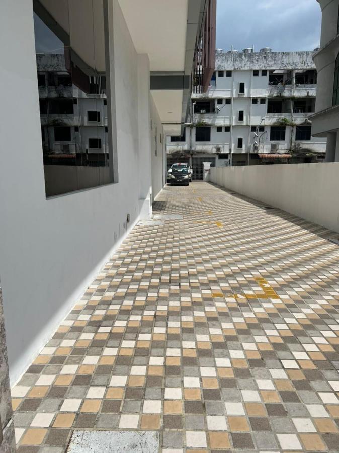 Nova Hotel Miri Esterno foto