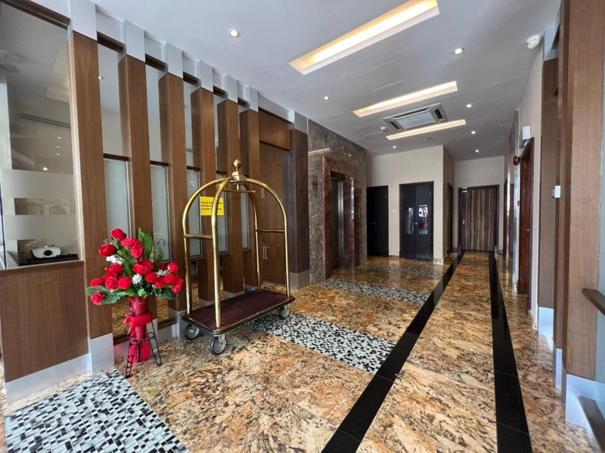 Nova Hotel Miri Esterno foto