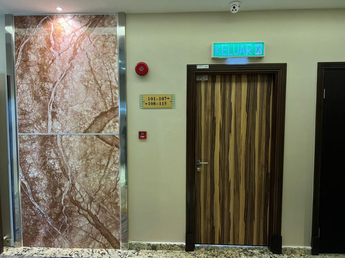 Nova Hotel Miri Esterno foto