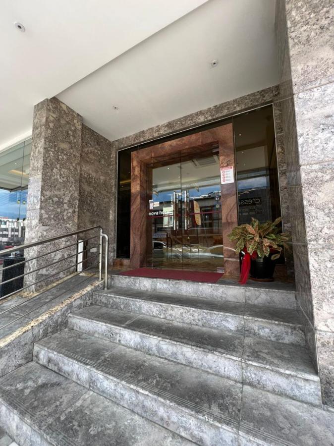 Nova Hotel Miri Esterno foto