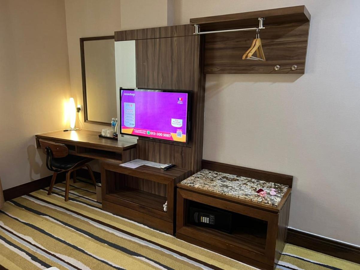 Nova Hotel Miri Esterno foto