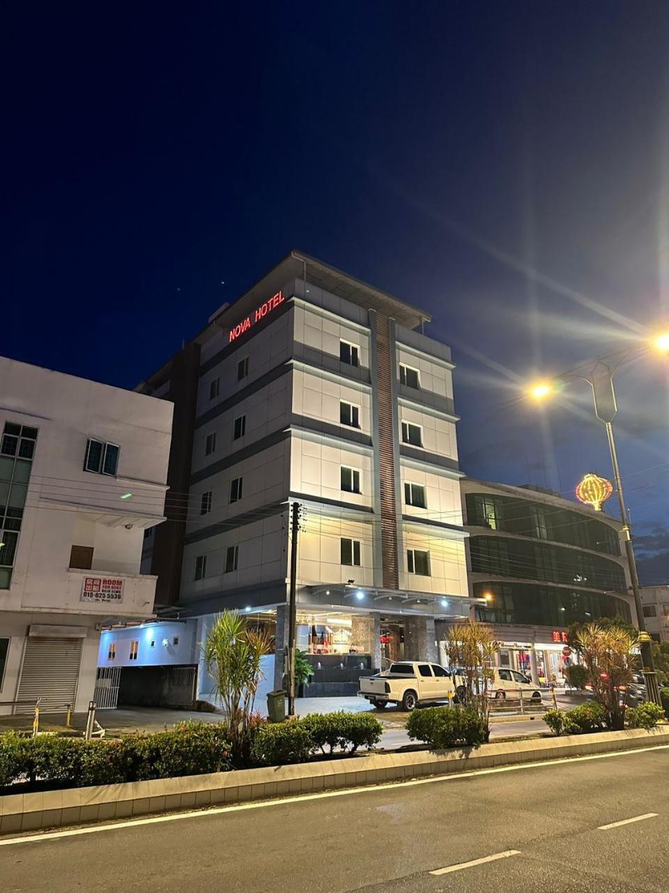 Nova Hotel Miri Esterno foto